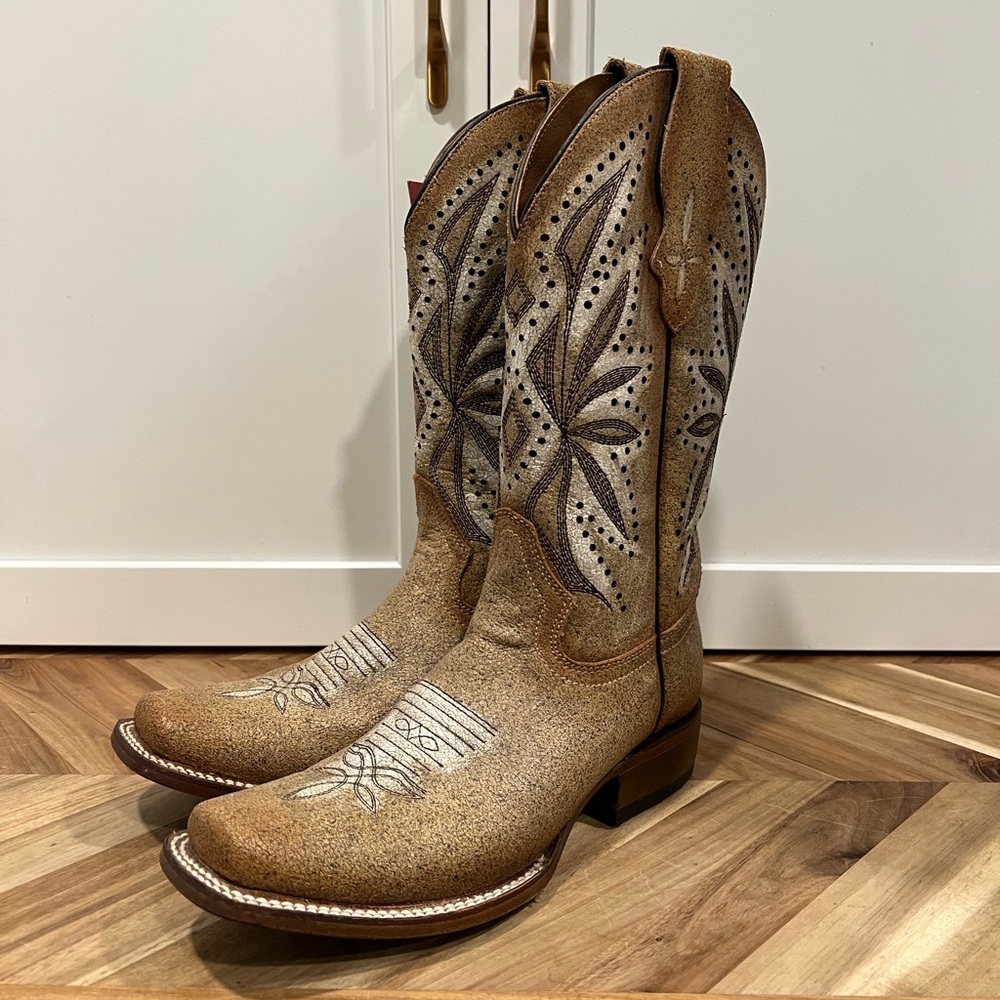 NWOT Circle G size 9 Cowboy Boots fits plus size